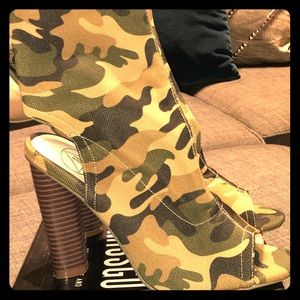 Camo bootie